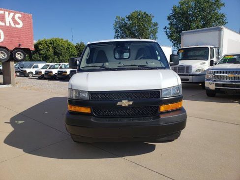 Used 2019 Chevrolet Express 2500 RWD image 4