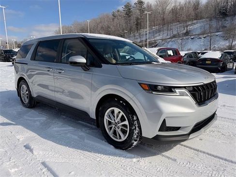 Used 2023 Kia Carnival LX image 12