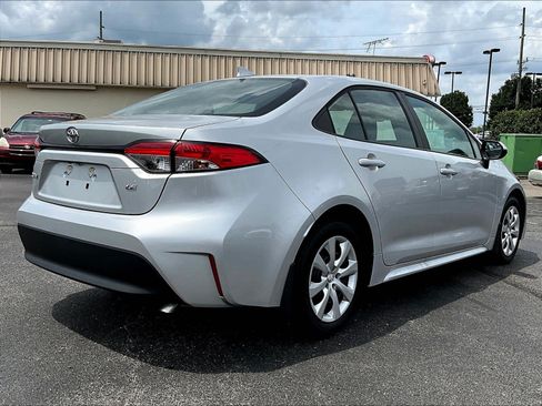 Used 2026 Toyota Corolla LE FWD image 6