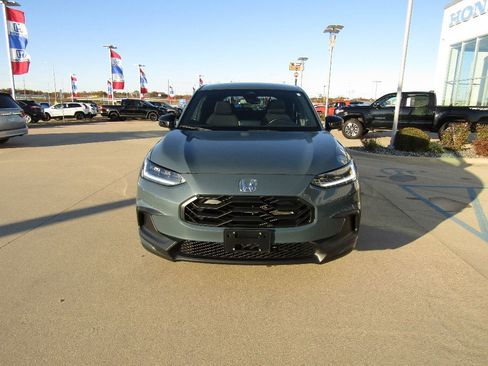 Used 2023 Honda HR-V Sport image 2