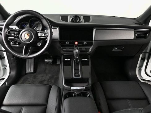 Certified 2026 Porsche Macan AWD/4WD image 19