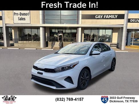 Used 2023 Kia Forte LXS image 3