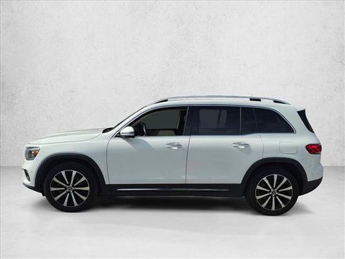 Used 2022 Mercedes-Benz GLB 250 4MATIC image 8