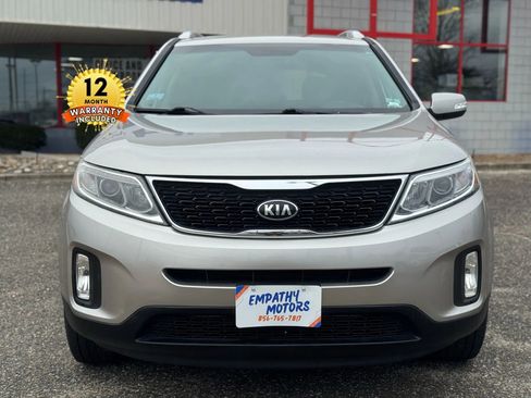 Used 2015 Kia Sorento LX image 11