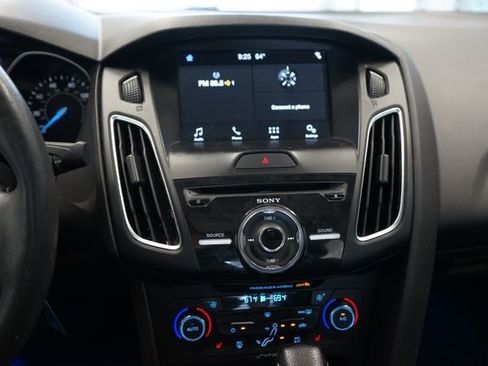Used 2017 Ford Focus SEL w/ Cold Weather Package FWD image 21