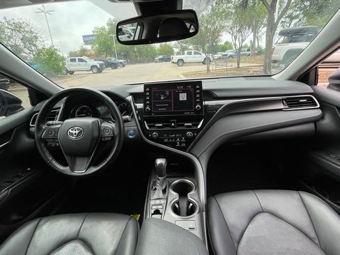 Used 2022 Toyota Camry XSE w/ Cold Weather Package FWD image 11