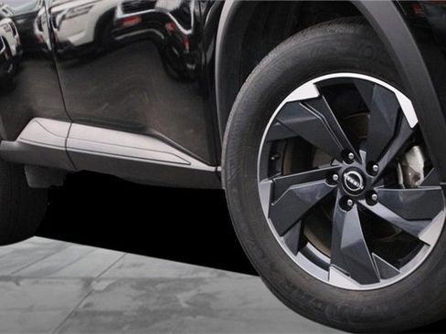 Certified 2024 Nissan Rogue SV image 3