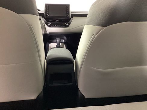 Used 2020 Toyota Corolla LE FWD image 25