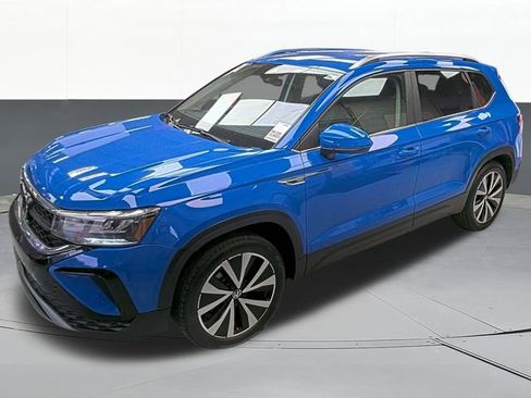 Used 2023 Volkswagen Taos SE image 2