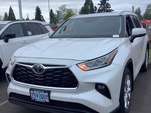 Used 2025 Toyota Highlander Limited AWD/4WD image 1