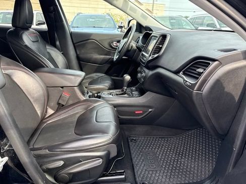 Used 2019 Jeep Cherokee Trailhawk w/ Cold Weather Group AWD/4WD image 35