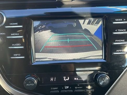 Used 2018 Toyota Camry L image 32