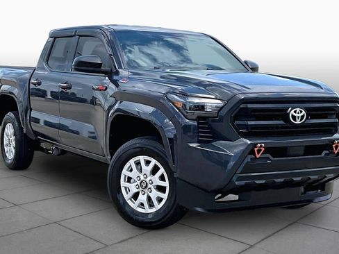 Used 2025 Toyota Tacoma SR image 3