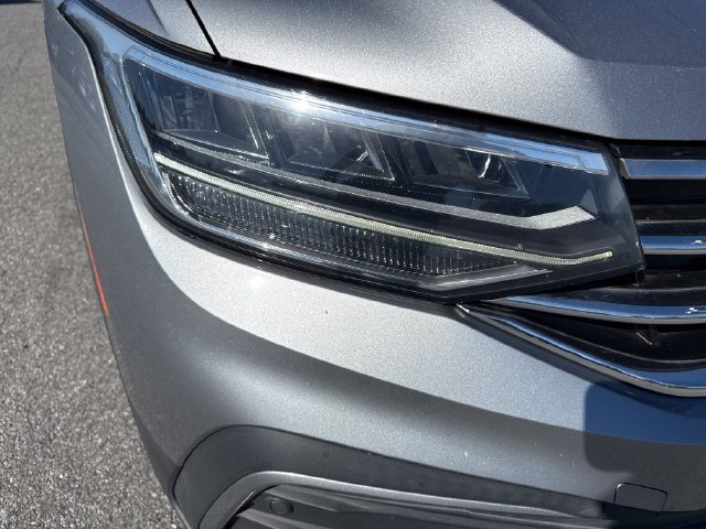 Used 2022 Volkswagen Tiguan SE w/ Panoramic Sunroof Package AWD/4WD image 12