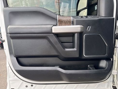 Used 2017 Ford F350 Lariat w/ Chrome Package image 32