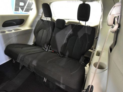 Used 2023 Chrysler Voyager LX FWD image 14