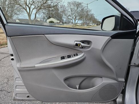 Used 2012 Toyota Corolla LE image 12