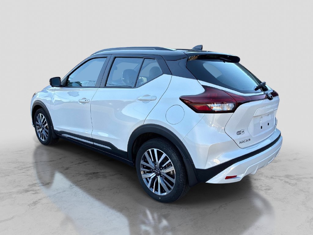 Certified 2023 Nissan Kicks SR w/ SR Premium Package FWD image 5