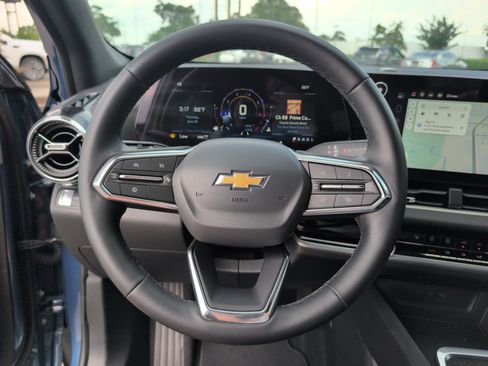 Used 2026 Chevrolet Equinox LT AWD/4WD image 24