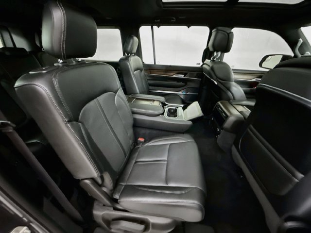 Used 2023 Jeep Grand Wagoneer L 4WD image 28