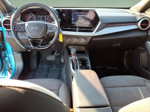 Used 2025 Chevrolet Trax RS w/ Driver Confidence Package FWD image 13