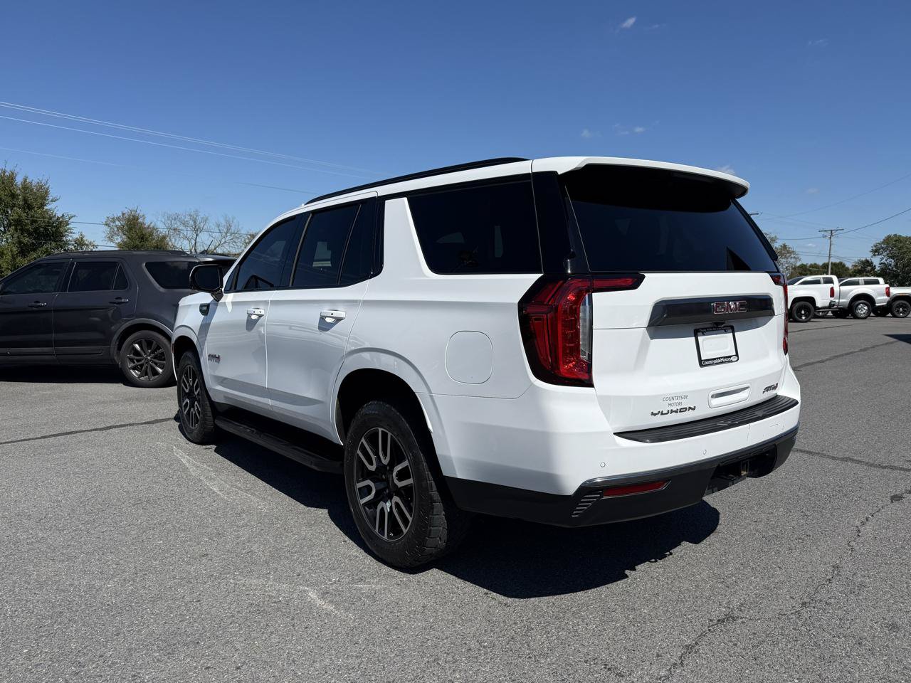 Used 2024 GMC Yukon AT4 w/ Technology Package AWD/4WD image 4