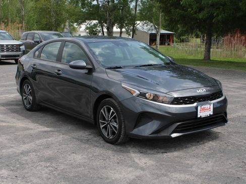 Used 2023 Kia Forte LXS FWD image 3