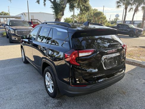 Used 2022 GMC Terrain SLE w/ Driver Convenience Package FWD image 5