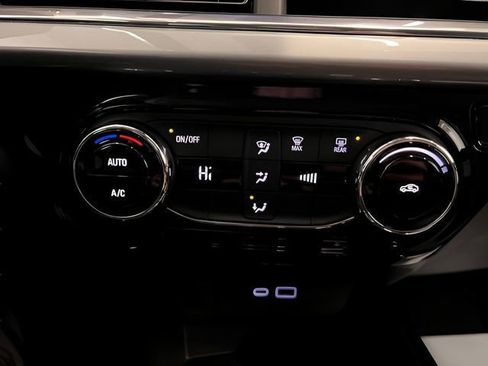 Used 2025 Chevrolet Trax LT image 25