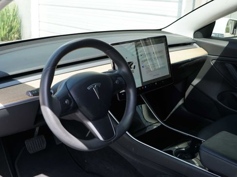 Used 2020 Tesla Model 3 Long Range image 40