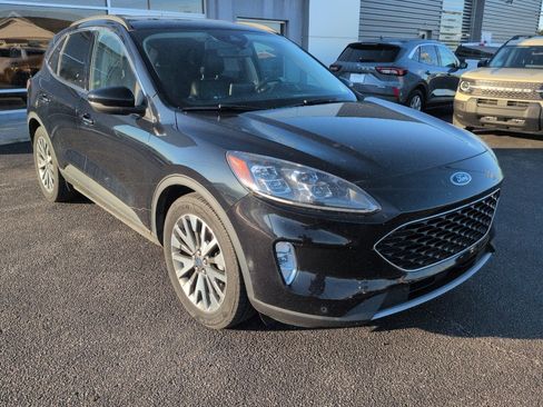 Used 2020 Ford Escape Titanium w/ Titanium Premium Package 2.0 FWD image 2