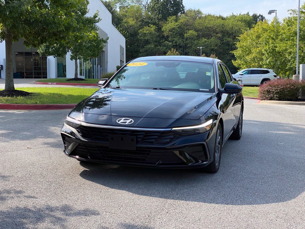 Used 2024 Hyundai Elantra SEL FWD image 3