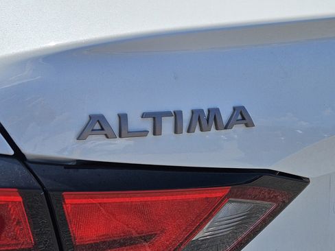 Used 2023 Nissan Altima 2.5 SL AWD/4WD image 16