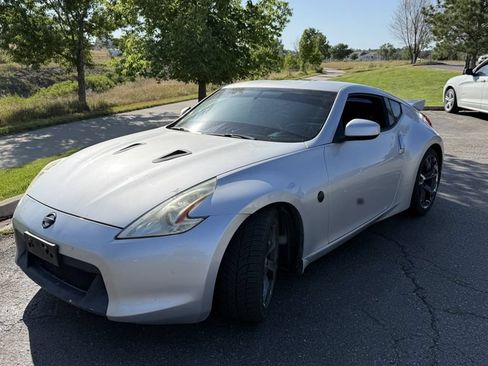 Used 2010 Nissan 370Z Touring w/ Sport Pkg RWD image 2