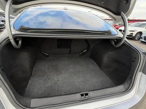 Used 2015 Chrysler 200 Limited w/ Convenience Group FWD image 9