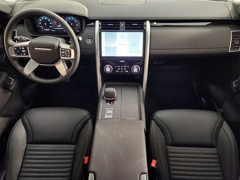 Used 2025 Land Rover Discovery S image 4