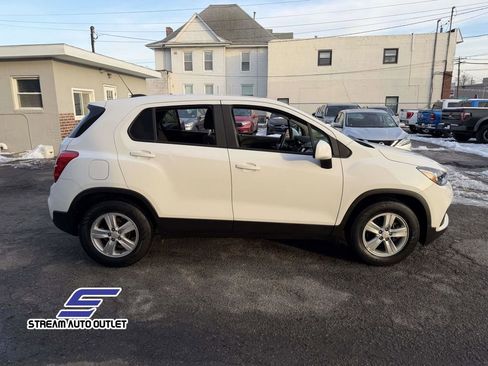 Used 2021 Chevrolet Trax LS w/ Tint and Cruise Package image 9