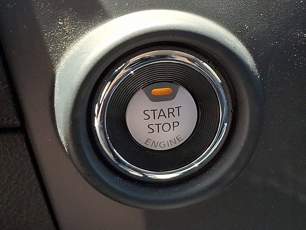 Used 2024 Nissan Titan SV w/ SV Convenience Package RWD image 22