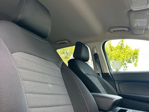 Certified 2021 Ford Edge SE FWD image 18