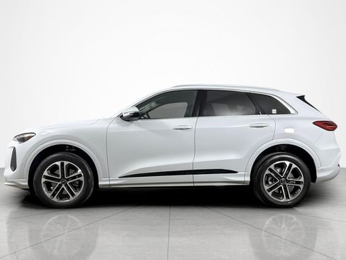 Used 2025 Audi Q5 Premium Plus w/ Premium Plus AWD/4WD image 2