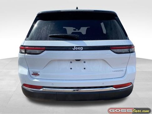 New 2026 Jeep Grand Cherokee Laredo image 4