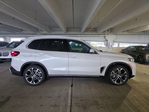 New 2026 BMW X5 sDrive40i w/ Climate Comfort Package RWD image 3