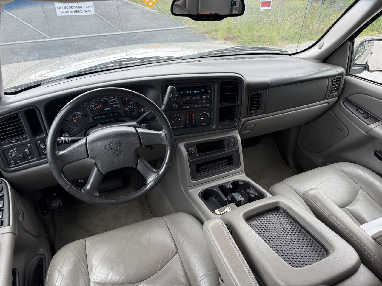 Used 2004 Chevrolet Suburban LS w/ Preferred Equipment Group RWD image 17