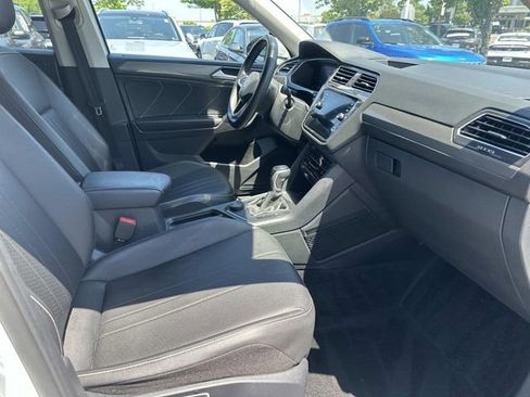 Used 2022 Volkswagen Tiguan SE AWD/4WD image 10