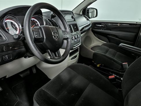 Used 2017 Dodge Grand Caravan SE FWD image 16