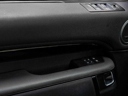 Used 2024 Land Rover Discovery S image 14