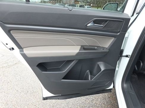 Used 2023 Volkswagen Atlas SE w/ Panoramic Sunroof Package image 18