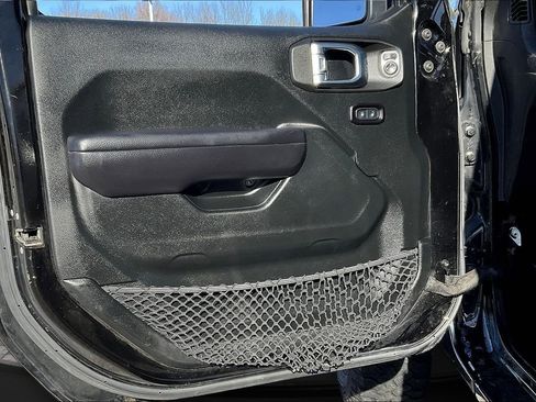 Used 2018 Jeep Wrangler Unlimited Sport S image 17