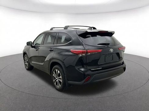 Used 2021 Toyota Highlander XLE FWD image 9
