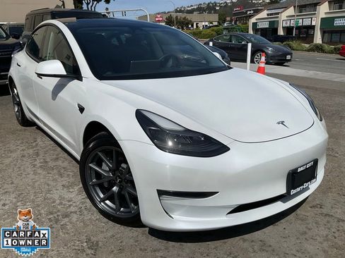 Used 2023 Tesla Model 3 Standard Range image 1